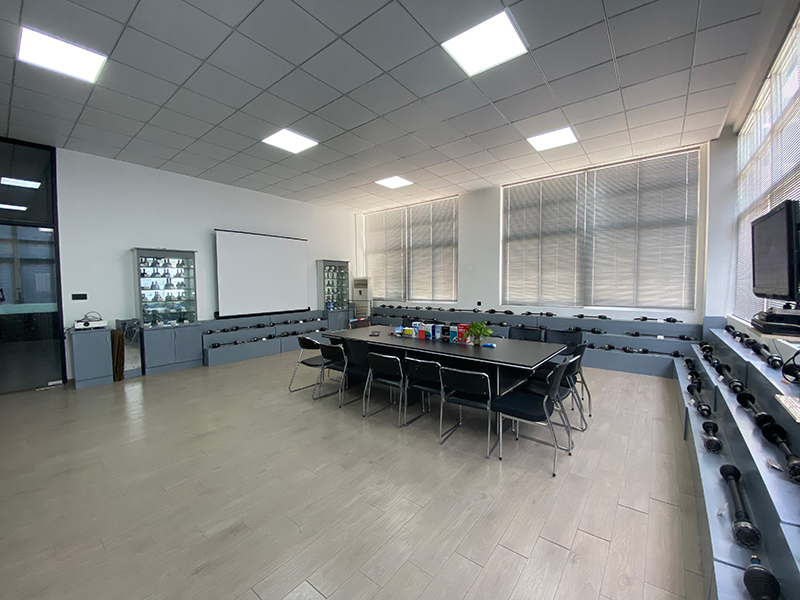 Business meeting with international client in GuanFeng conference room